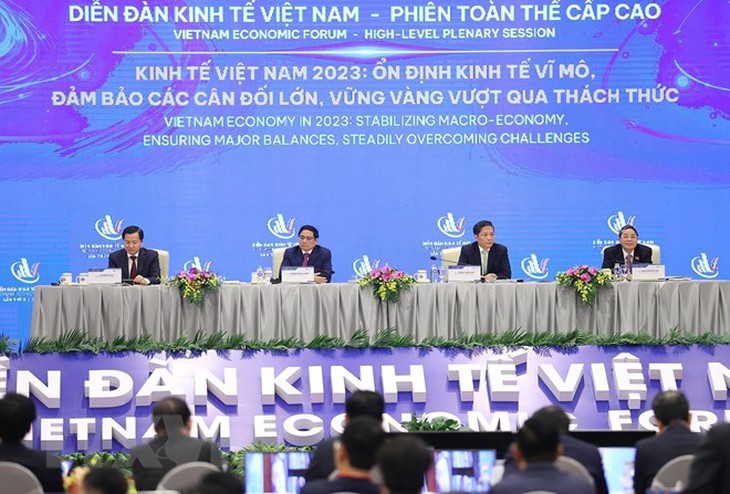 Khai mạc phiên toàn thể Diễn đàn Kinh tế Việt Nam lần thứ 5 - Ảnh 7. Khai mạc phiên toàn thể Diễn đàn Kinh tế Việt Nam lần thứ 5 - Ảnh 7.