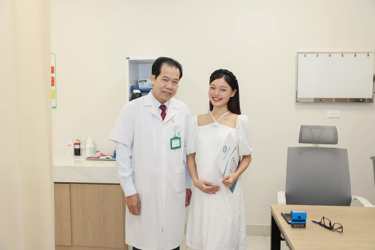 Á khôi Hoa Khôi Tài Sắc Việt Nam 2018 Đỗ Thu Huyền bất ngờ khoe bụng bầu - Ảnh 2. Á khôi Hoa Khôi Tài Sắc Việt Nam 2018 Đỗ Thu Huyền bất ngờ khoe bụng bầu - Ảnh 2.