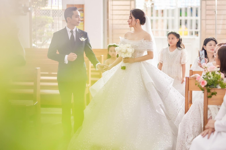 13 năm mới có danh phận, Khánh Thi nhắn gửi: "Đích đến cuối cùng vẫn là gia đình" - Ảnh 2.