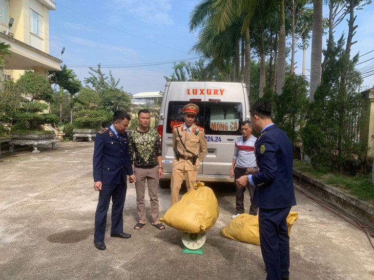Phát hiện 133kg nội tạng lợn bốc mùi hôi thối - Ảnh 1.