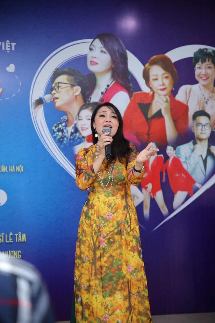 Nghệ sĩ Trà My, NSND Thái Bảo “Trao yêu thương” đến bệnh nhân tại Bệnh viện An Việt - Ảnh 3.