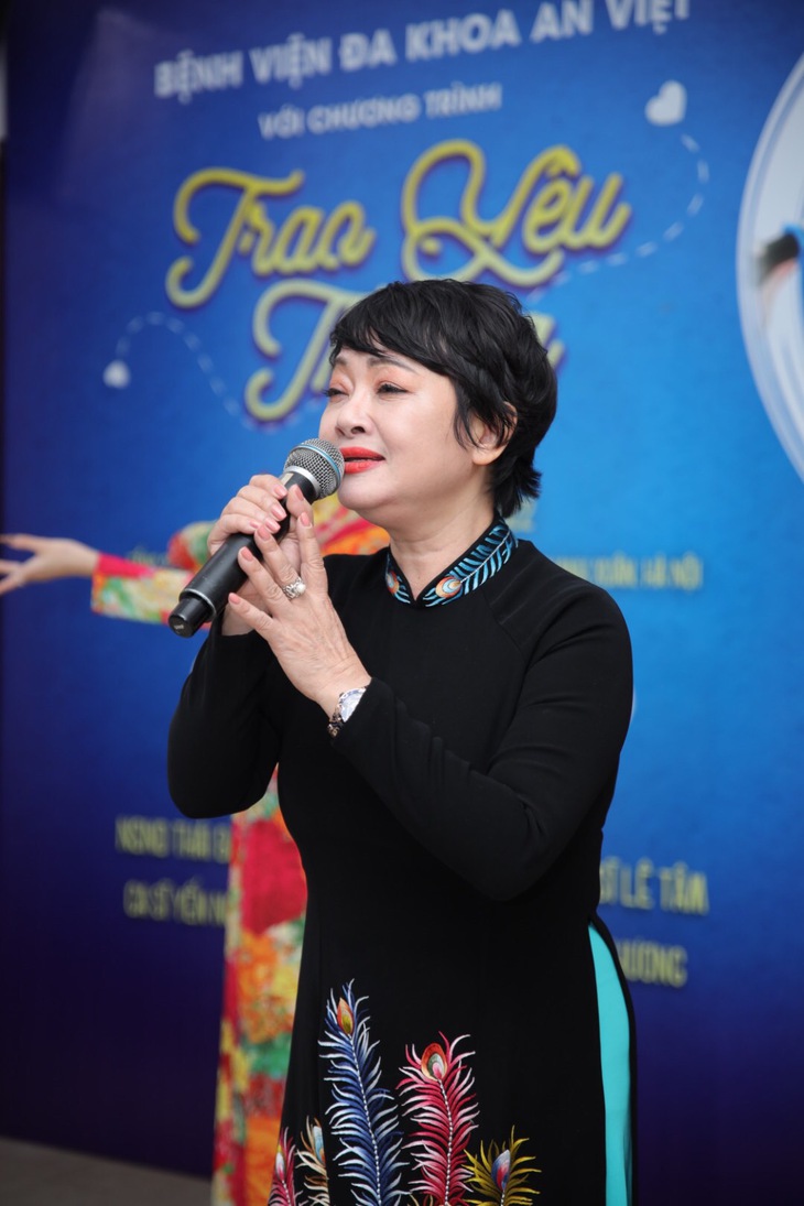 Nghệ sĩ Trà My, NSND Thái Bảo “Trao yêu thương” đến bệnh nhân tại Bệnh viện An Việt - Ảnh 6.