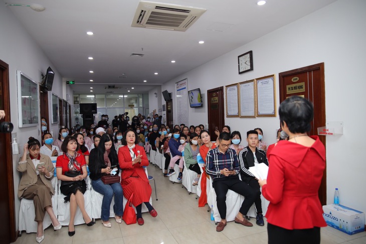 Nghệ sĩ Trà My, NSND Thái Bảo “Trao yêu thương” đến bệnh nhân tại Bệnh viện An Việt - Ảnh 5.