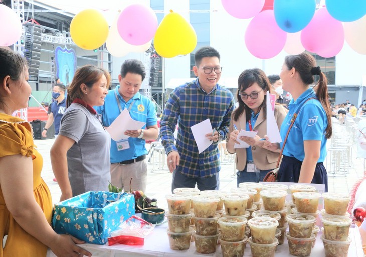 Bình Dương ‘Tết Sum vầy - Xuân gắn kết’ cho người lao động - Ảnh 2.
