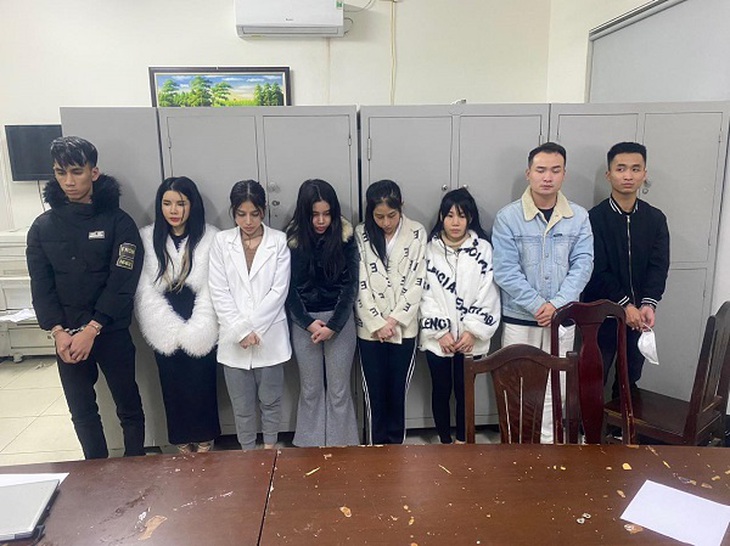 Thuê nữ tiếp viên với giá 5 triệu đồng/ người về chung cư “thác loạn” cùng ma tuý - Ảnh 2. Thuê nữ tiếp viên với giá 5 triệu đồng/ người về chung cư “thác loạn” cùng ma tuý - Ảnh 2.