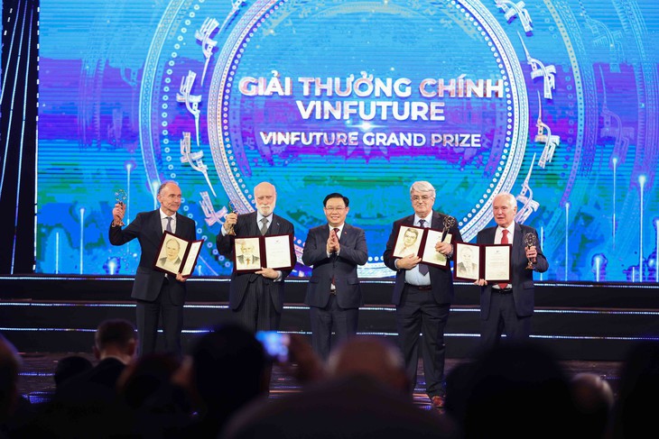Vinfuture 2022 vinh danh 4 công trình khoa học “hồi sinh và tái thiết” thế giới  - Ảnh 2.