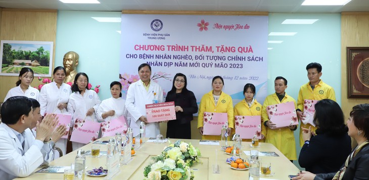 Mang yêu thương, sưởi ấm người bệnh có hoàn cảnh khó khăn - Ảnh 1. Mang yêu thương, sưởi ấm người bệnh có hoàn cảnh khó khăn - Ảnh 1.