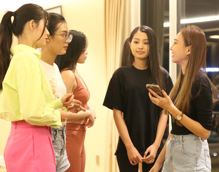 Soi nhan sắc mộc của thí sinh Hoa hậu Việt Nam trước thềm chung kết  - Ảnh 10.