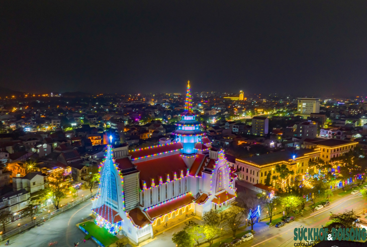 Các nhà thờ lớn ở Huế rực rỡ sắc màu chào đón Giáng sinh - Ảnh 7. Các nhà thờ lớn ở Huế rực rỡ sắc màu chào đón Giáng sinh - Ảnh 7.