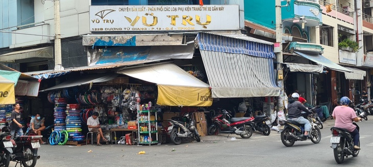 Quản lý thị trường kiểm tra Chợ bán phụ tùng xe máy lớn nhất phía Nam - Ảnh 1. Quản lý thị trường kiểm tra Chợ bán phụ tùng xe máy lớn nhất phía Nam - Ảnh 1.