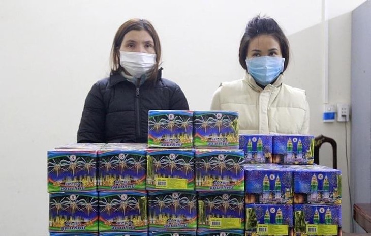 Bắt giữ 2 phụ nữ vận chuyển, tàng trữ hàng cấm - Ảnh 1.