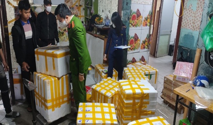 Kịp thời ngăn chặn hàng trăm kg thực phẩm bốc mùi hôi thối bán vào các nhà hàng - Ảnh 1. Kịp thời ngăn chặn hàng trăm kg thực phẩm bốc mùi hôi thối bán vào các nhà hàng - Ảnh 1.