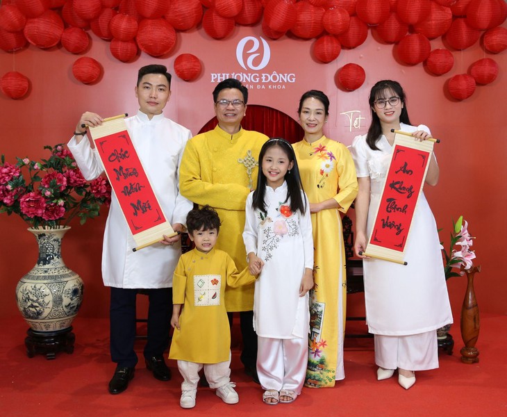Chụp ảnh Tết đoàn viên tại bệnh viện - Khác lạ và đầy ý nghĩa - Ảnh 2.