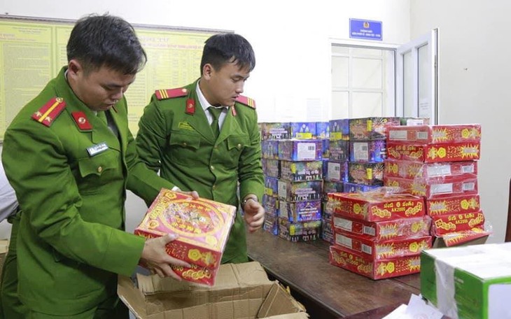 Hà Tĩnh: Khởi tố đối tượng buôn bán, tàng trữ hàng cấm