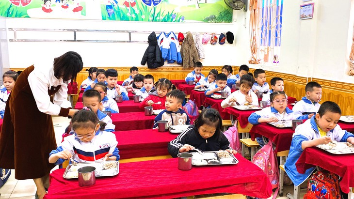 Hải Phòng: Loay hoay hoạt động bếp ăn trong trường tiểu học - Ảnh 1. Hải Phòng: Loay hoay hoạt động bếp ăn trong trường tiểu học - Ảnh 1.