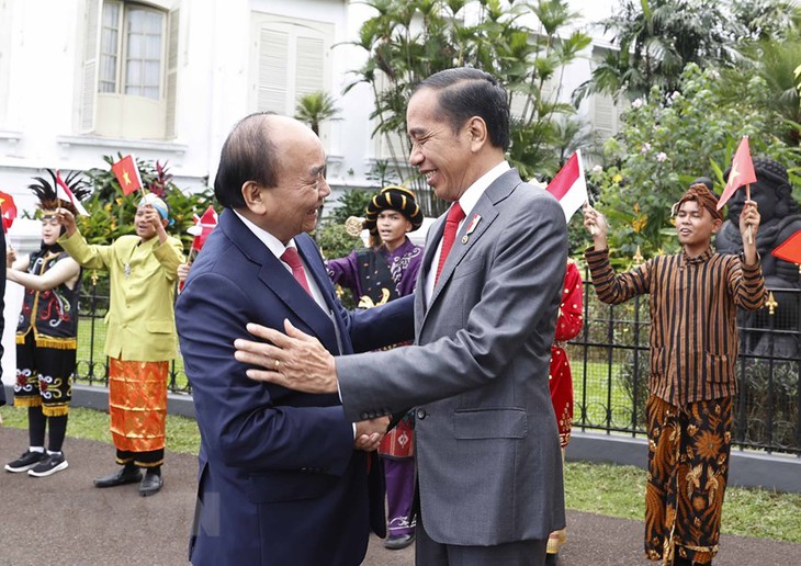 Lễ đón Chủ tịch nước Nguyễn Xuân Phúc thăm cấp Nhà nước tới Indonesia - Ảnh 1. Lễ đón Chủ tịch nước Nguyễn Xuân Phúc thăm cấp Nhà nước tới Indonesia - Ảnh 1.