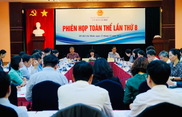 “Sửa đổi dự án Luật Khám bệnh, chữa bệnh cần cẩn trọng do ảnh hưởng trực tiếp tới người dân” - Ảnh 2. “Sửa đổi dự án Luật Khám bệnh, chữa bệnh cần cẩn trọng do ảnh hưởng trực tiếp tới người dân” - Ảnh 2.