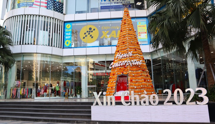 Đón Giáng sinh với những cây thông Noel "độc, lạ" nhất Việt Nam - Ảnh 1.
