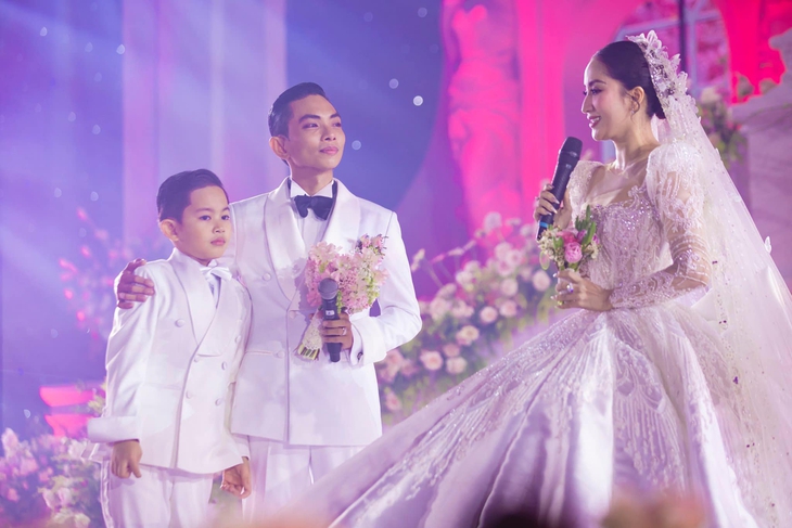 Khánh Thi nghẹn lời trong đám cưới: "Ngày hôm nay em thực sự tìm thấy chồng mình rồi" - Ảnh 12.
