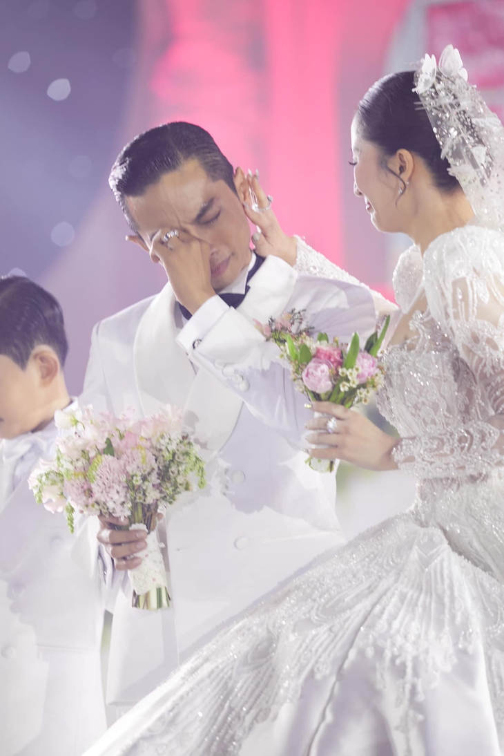 Khánh Thi nghẹn lời trong đám cưới: "Ngày hôm nay em thực sự tìm thấy chồng mình rồi" - Ảnh 3.