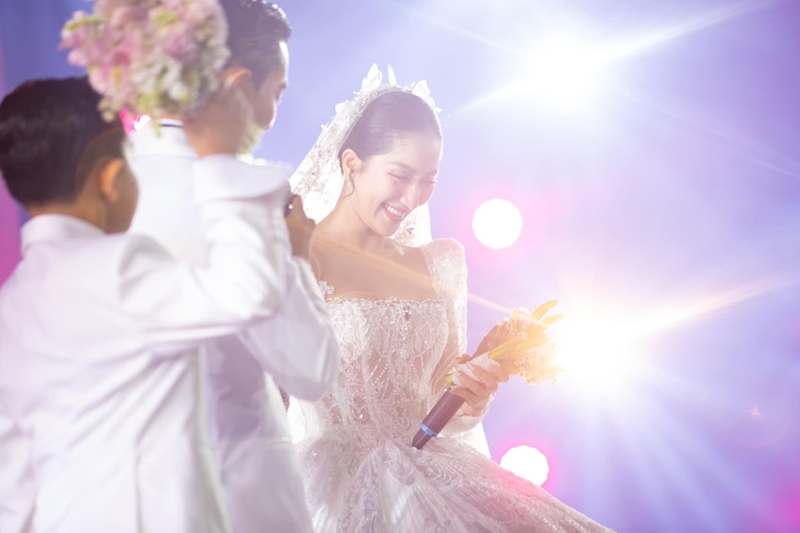 Khánh Thi nghẹn lời trong đám cưới: "Ngày hôm nay em thực sự tìm thấy chồng mình rồi" - Ảnh 7.