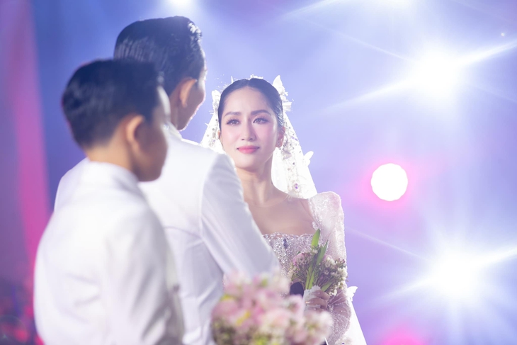 Khánh Thi nghẹn lời trong đám cưới: "Ngày hôm nay em thực sự tìm thấy chồng mình rồi" - Ảnh 8.