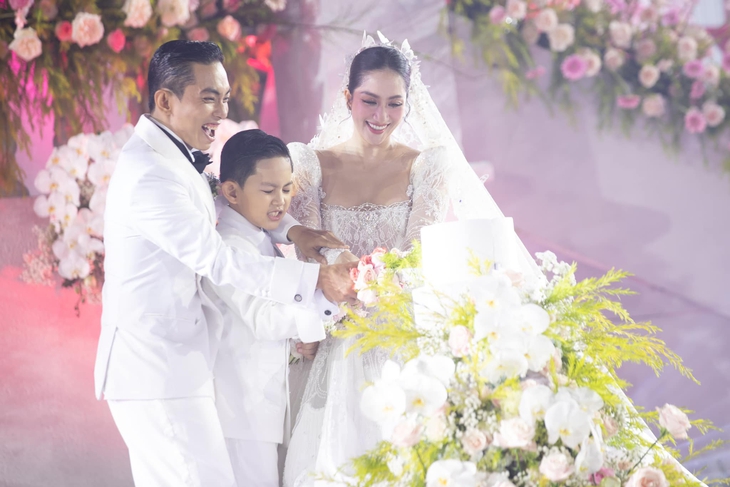 Khánh Thi nghẹn lời trong đám cưới: "Ngày hôm nay em thực sự tìm thấy chồng mình rồi" - Ảnh 16.