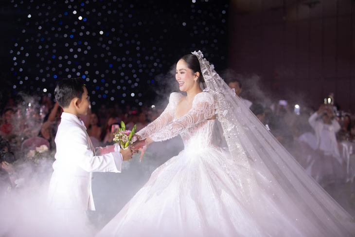 Khánh Thi nghẹn lời trong đám cưới: "Ngày hôm nay em thực sự tìm thấy chồng mình rồi" - Ảnh 18.