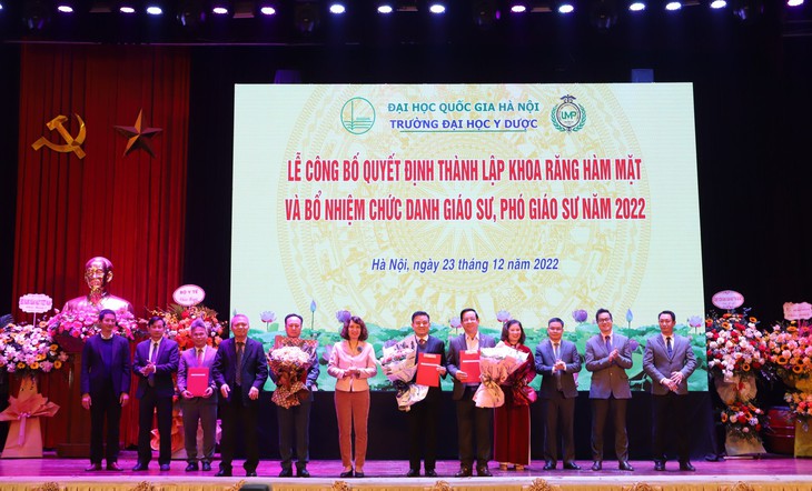 Trường ĐH Y Dược - ĐH Quốc gia Hà Nội: Vinh danh 10 Phó giáo sư - Ảnh 2.