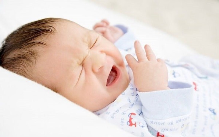 Cần làm gì khi trẻ sơ sinh bị cảm lạnh?