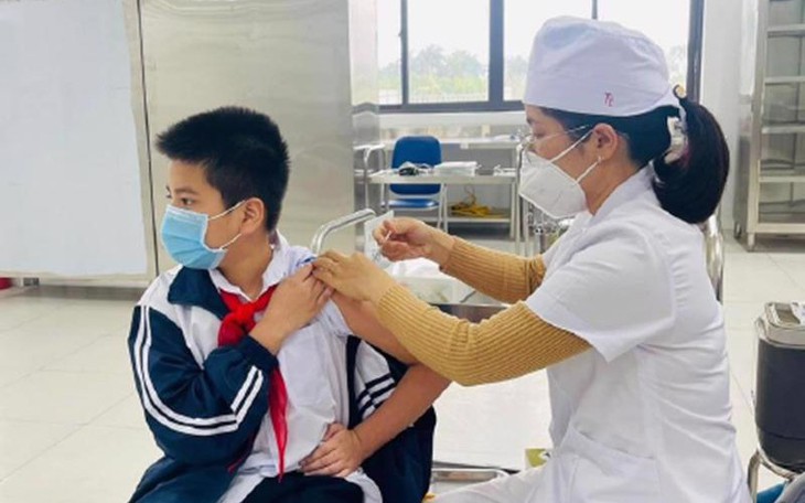 Sáng 26/12: Theo dõi chặt sự xuất hiện biến thể mới của COVID-19; những tỉnh, thành nào tiêm vaccine thấp?