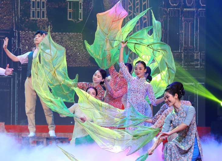 Lễ kỷ niệm 50 năm Chiến thắng Hà Nội-Điện Biên Phủ trên không - Ảnh 8.