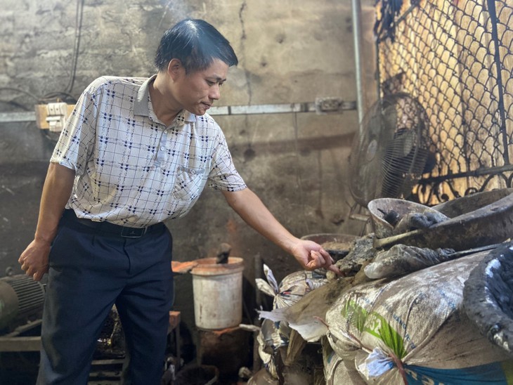 Ấn tượng độc đáo với nghề làm hương đen tại thôn Xà Cầu - Ảnh 3.