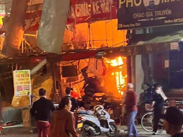 2 người bị thương trong đám cháy ở quận Bắc Từ Liêm - Ảnh 1.