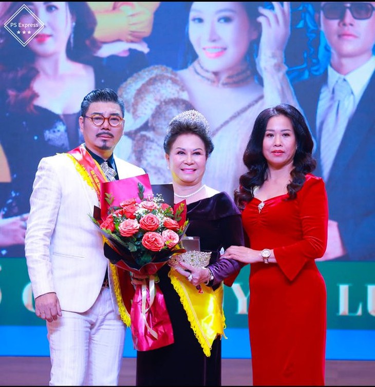 Vụ "nhà thơ thế giới" Tống Thu Ngân: Giới văn nghệ sĩ bất bình, đơn vị tổ chức bị xử lý - Ảnh 1.