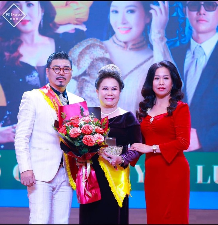 Thông tin mới nhất vụ "nhà thơ thế giới" Tống Thu Ngân gây xôn xao dư luận - Ảnh 2. Thông tin mới nhất vụ "nhà thơ thế giới" Tống Thu Ngân gây xôn xao dư luận - Ảnh 2.