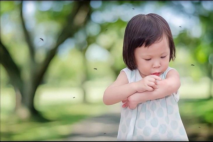 "Bí kíp" xử lý vết côn trùng cắn cho trẻ nhỏ từ MC Minh Trang - Ảnh 1.
