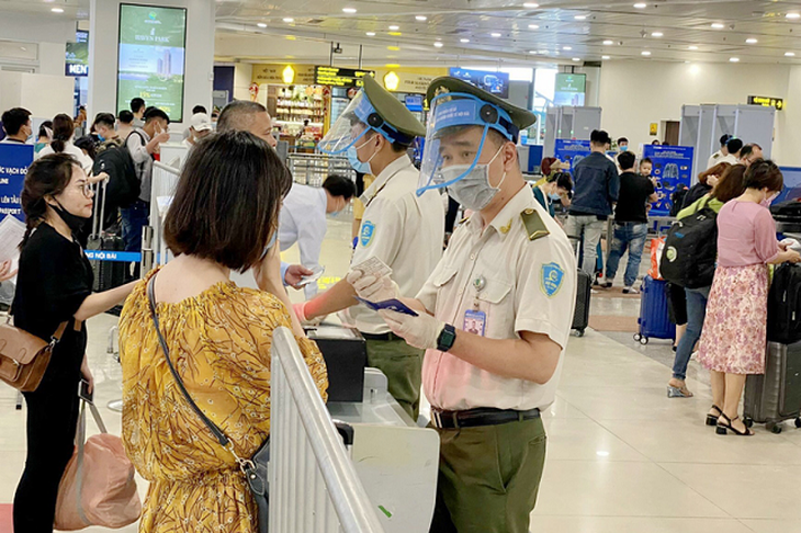 Ba hành khách bị cấm bay vì vi phạm quy định về an ninh, an toàn hàng không - Ảnh 1.