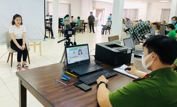 Sắp bỏ sổ hộ khẩu giấy mà chưa có CCCD gắn chíp thì phải làm sao? - Ảnh 1. Sắp bỏ sổ hộ khẩu giấy mà chưa có CCCD gắn chíp thì phải làm sao? - Ảnh 1.