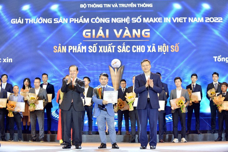 'Vũ khí công nghệ' trong phòng chống dịch COVID-19 đoạt giải Make in Vietnam có gì đặc biệt? - Ảnh 2. 'Vũ khí công nghệ' trong phòng chống dịch COVID-19 đoạt giải Make in Vietnam có gì đặc biệt? - Ảnh 2.