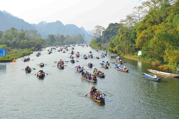 Lễ hội chùa Hương "đổi mới" đón du khách - Ảnh 1.