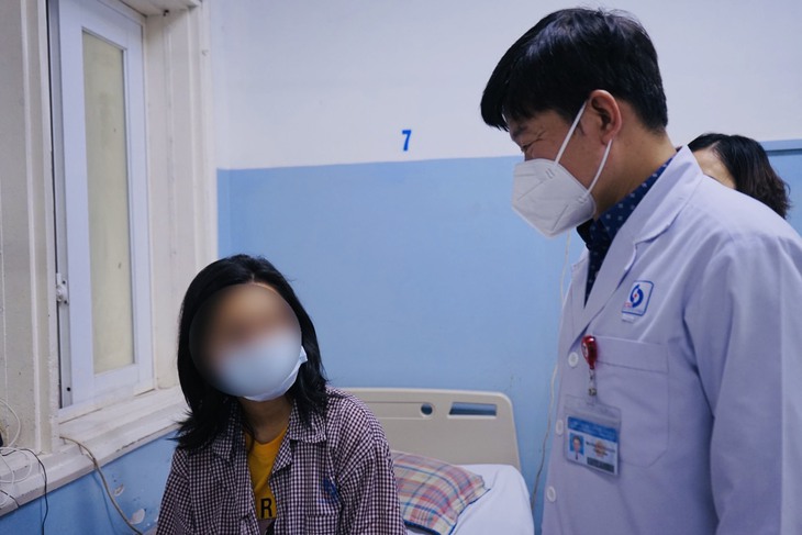 Bệnh viêm não tự miễn khiến thiếu nữ 16 tuổi co giật, phải thay huyết tương 10 lần - Ảnh 1.