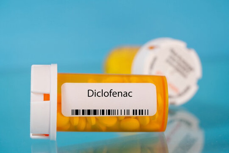 Người bệnh xương khớp cần lưu ý gì khi dùng thuốc giảm đau diclofenac? - Ảnh 1. Người bệnh xương khớp cần lưu ý gì khi dùng thuốc giảm đau diclofenac? - Ảnh 1.