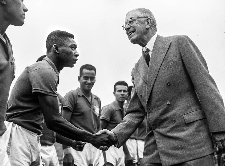 Cuộc đời Vua bóng đá Pele qua ảnh - Ảnh 9.