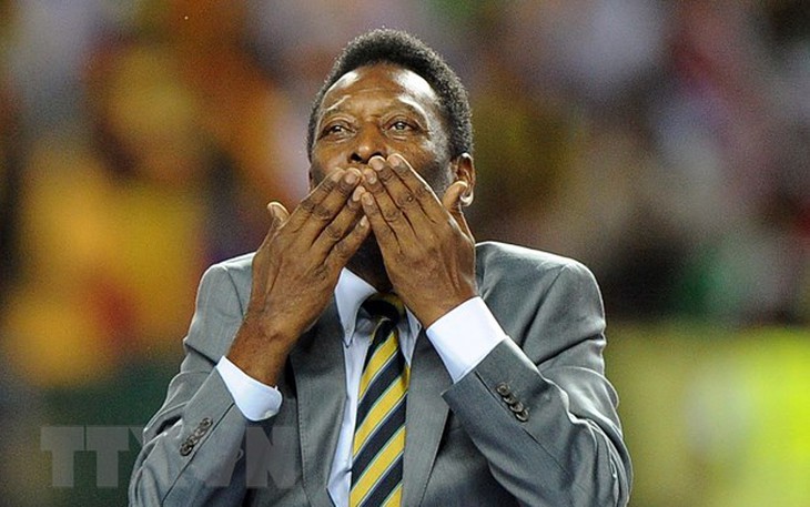 "Vua bóng đá" Pelé qua đời, cùng Maradona "chơi bóng" trên thiên đường