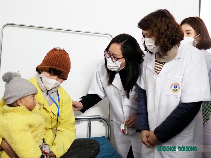 Thứ trưởng Bộ Y tế Nguyễn Thị Liên Hương thăm và tặng quà cho trẻ em suy dinh dưỡng tại tỉnh Hà Giang những ngày cận Tết 2023 - Ảnh 10.