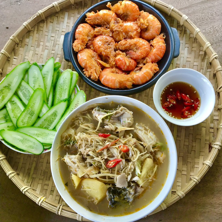 Mâm cơm ngày Tết 2023: 100 mâm cơm ba miền Bắc – Trung – Nam đẹp như tranh khiến ai cũng trầm trồ - Ảnh 44. Mâm cơm ngày Tết 2023: 100 mâm cơm ba miền Bắc – Trung – Nam đẹp như tranh khiến ai cũng trầm trồ - Ảnh 44.