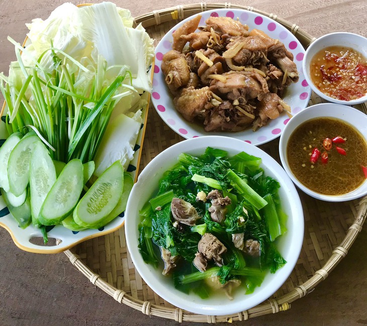 Mâm cơm ngày Tết 2023: 100 mâm cơm ba miền Bắc – Trung – Nam đẹp như tranh khiến ai cũng trầm trồ - Ảnh 46. Mâm cơm ngày Tết 2023: 100 mâm cơm ba miền Bắc – Trung – Nam đẹp như tranh khiến ai cũng trầm trồ - Ảnh 46.