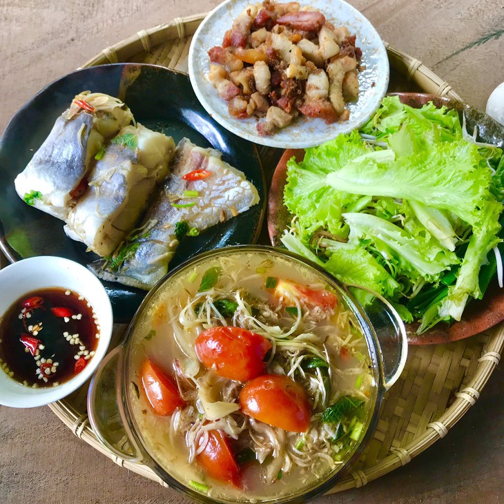 Mâm cơm ngày Tết 2023: 100 mâm cơm ba miền Bắc – Trung – Nam đẹp như tranh khiến ai cũng trầm trồ - Ảnh 50. Mâm cơm ngày Tết 2023: 100 mâm cơm ba miền Bắc – Trung – Nam đẹp như tranh khiến ai cũng trầm trồ - Ảnh 50.