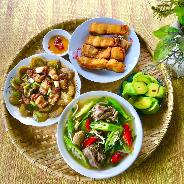 Mâm cơm ngày Tết 2023: 100 mâm cơm ba miền Bắc – Trung – Nam đẹp như tranh khiến ai cũng trầm trồ - Ảnh 55. Mâm cơm ngày Tết 2023: 100 mâm cơm ba miền Bắc – Trung – Nam đẹp như tranh khiến ai cũng trầm trồ - Ảnh 55.